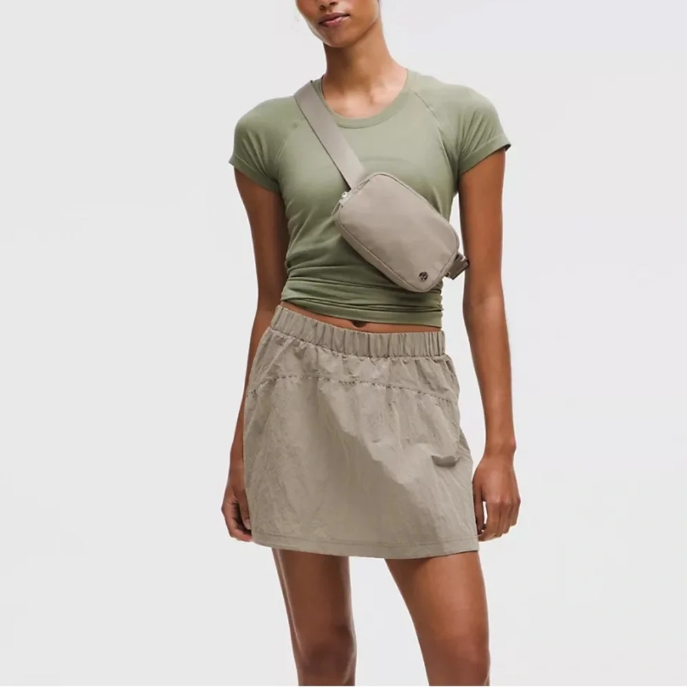 🆕lululemon Everywhere Belt Bag -Green - Picture 5 of 9